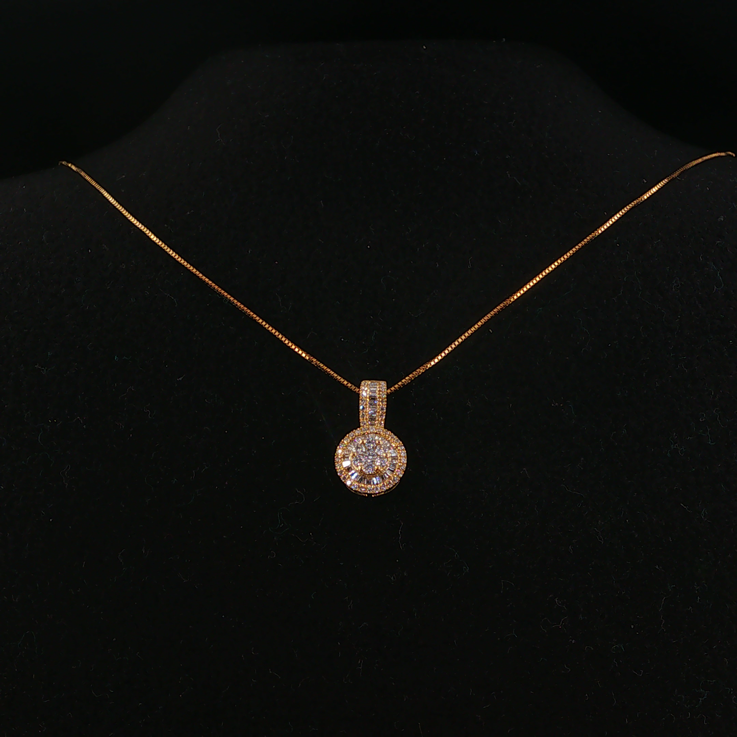 Natural Diamond Circular Cluster Pendant Necklace in Yellow Gold